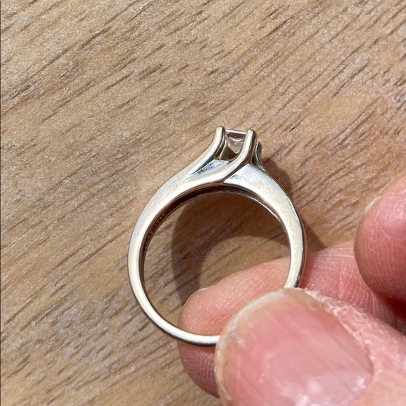 Diamond engagement ring w/papers. Wht gold - Picture 9 of 9